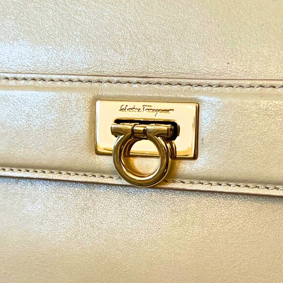Salvatore Ferragamo Gancio Lock Leather Shoulder Bag/Clutch – Ivory/Cream - Picture 7 of 8